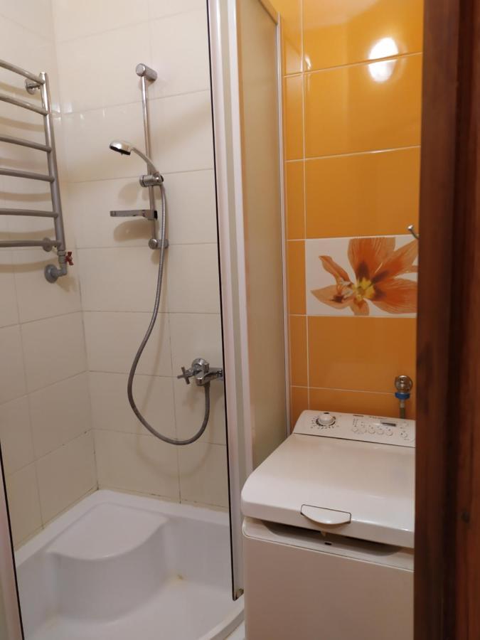 Three Bedroom Stepana Bandery Street รีฟเน ภายนอก รูปภาพ