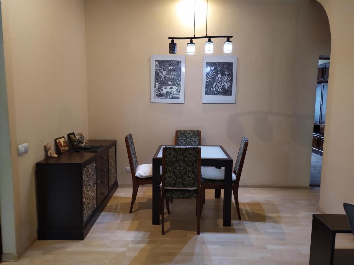 Three Bedroom Stepana Bandery Street รีฟเน ห้อง รูปภาพ