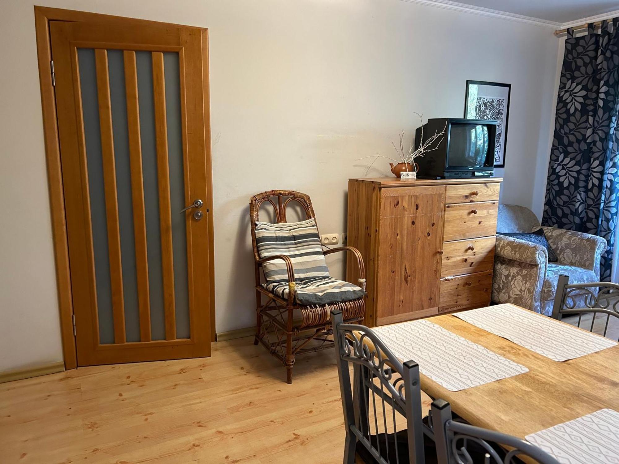 Three Bedroom Stepana Bandery Street รีฟเน ภายนอก รูปภาพ