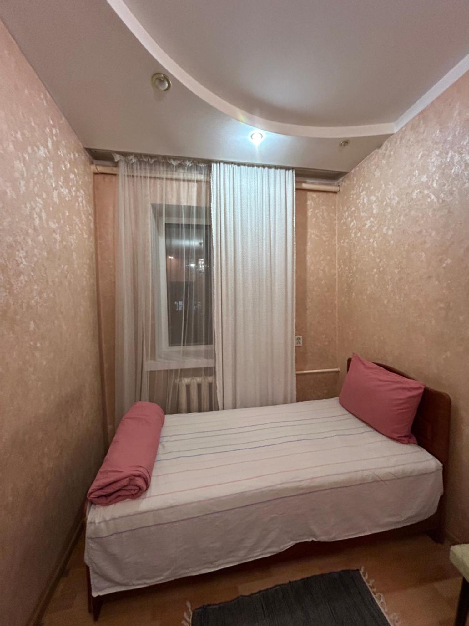 Three Bedroom Stepana Bandery Street รีฟเน ภายนอก รูปภาพ