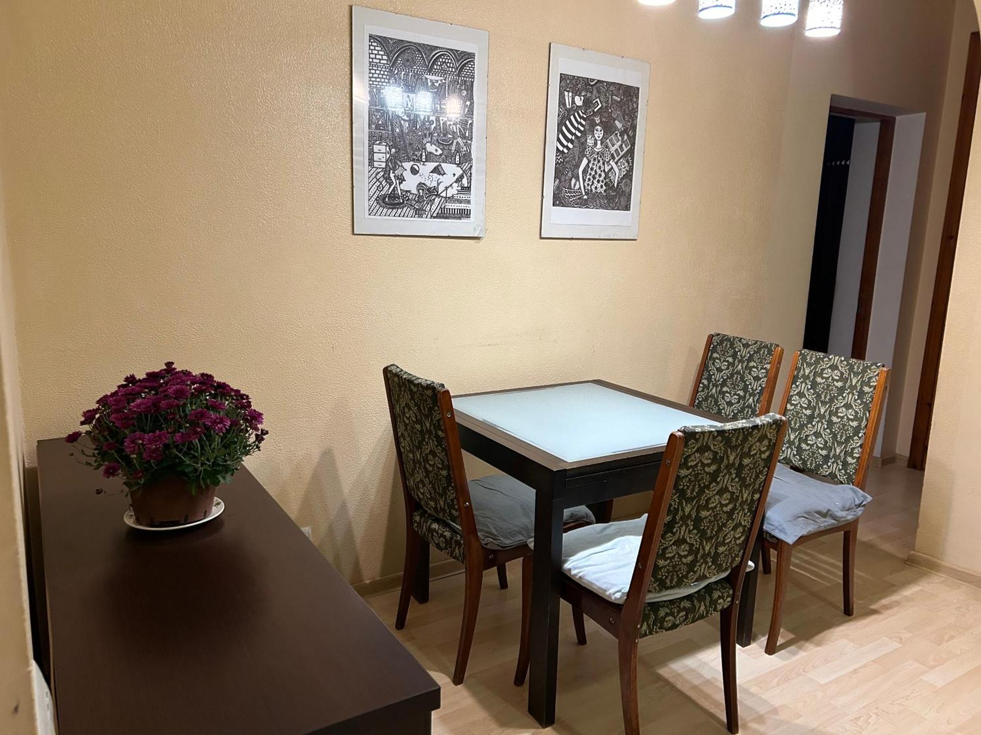 Three Bedroom Stepana Bandery Street รีฟเน ภายนอก รูปภาพ