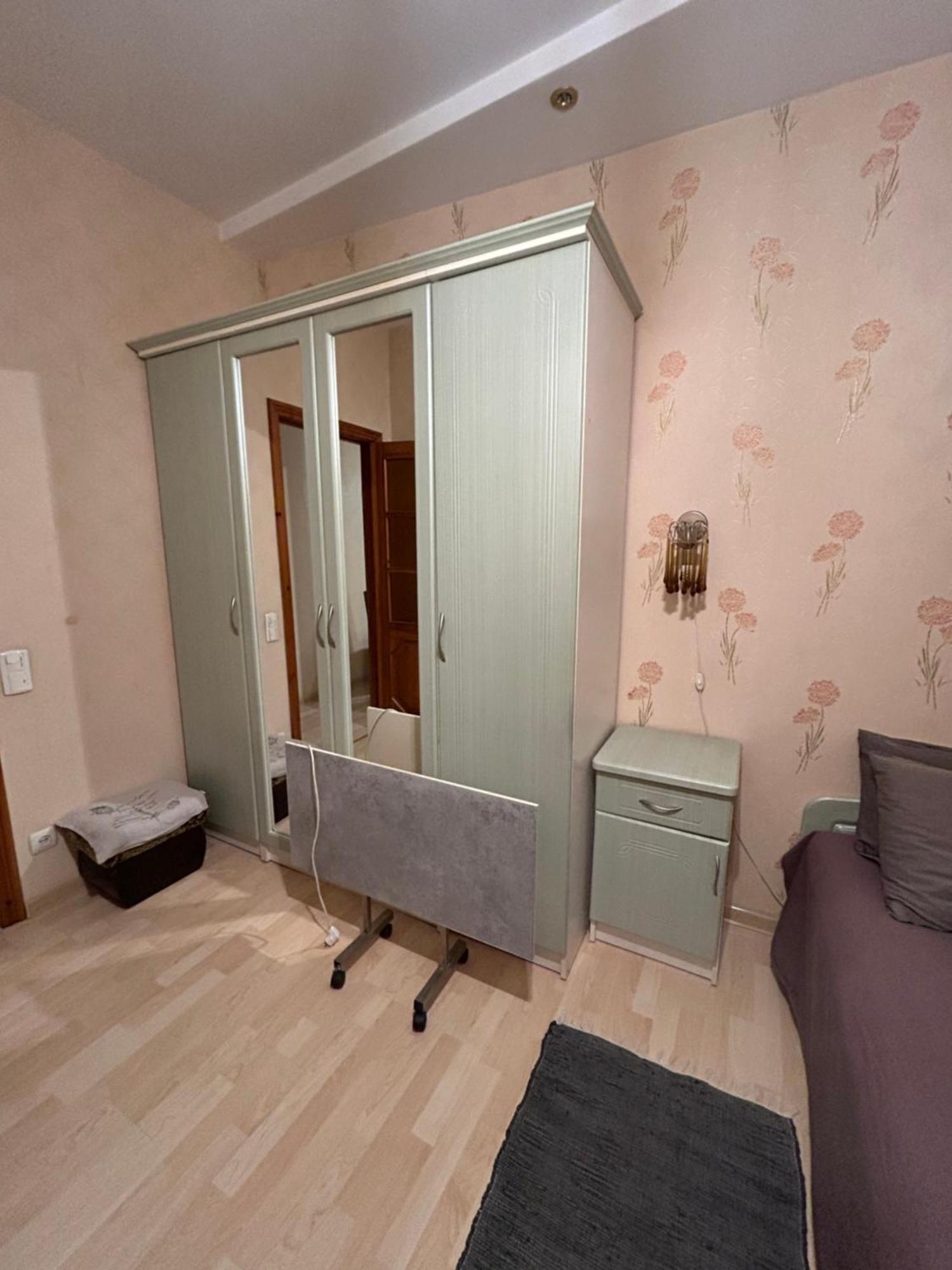 Three Bedroom Stepana Bandery Street รีฟเน ภายนอก รูปภาพ