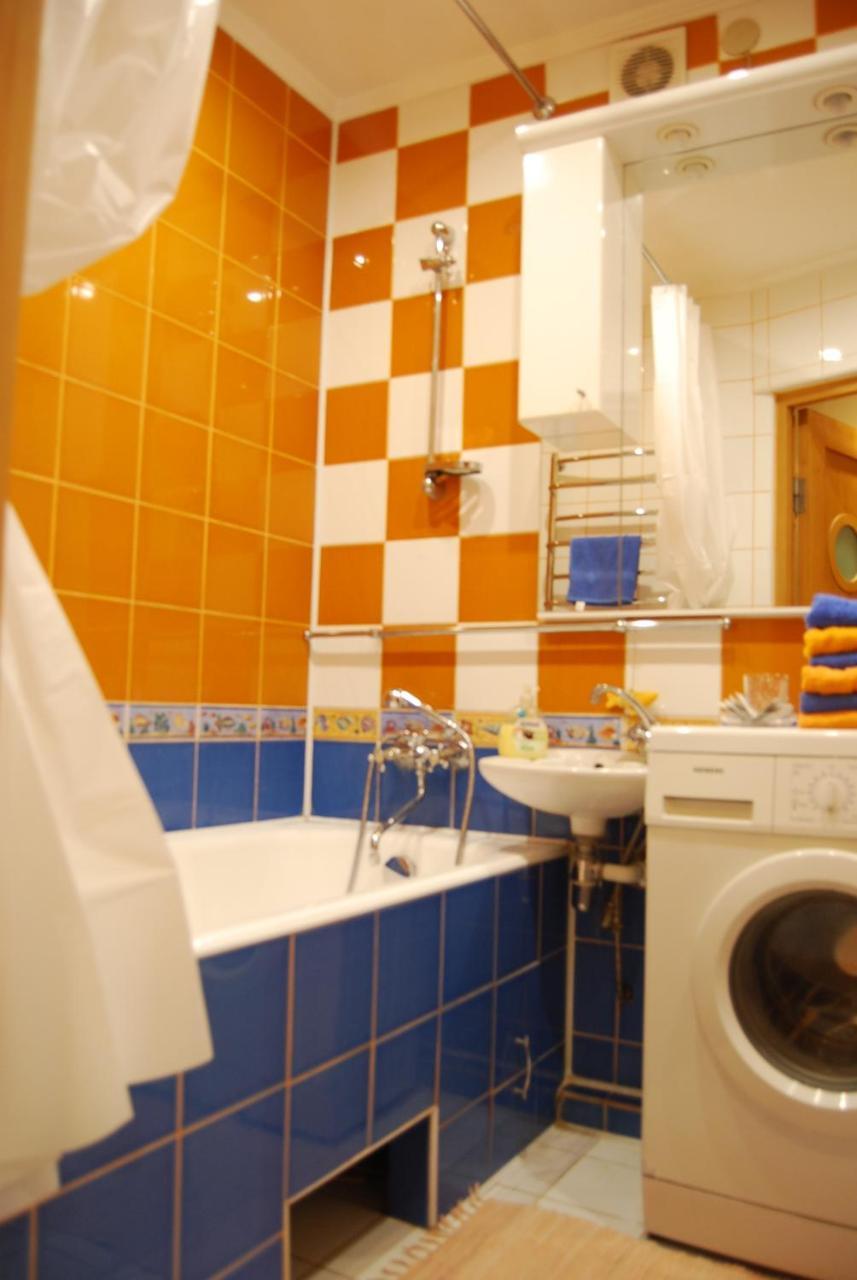 Three Bedroom Stepana Bandery Street รีฟเน ภายนอก รูปภาพ