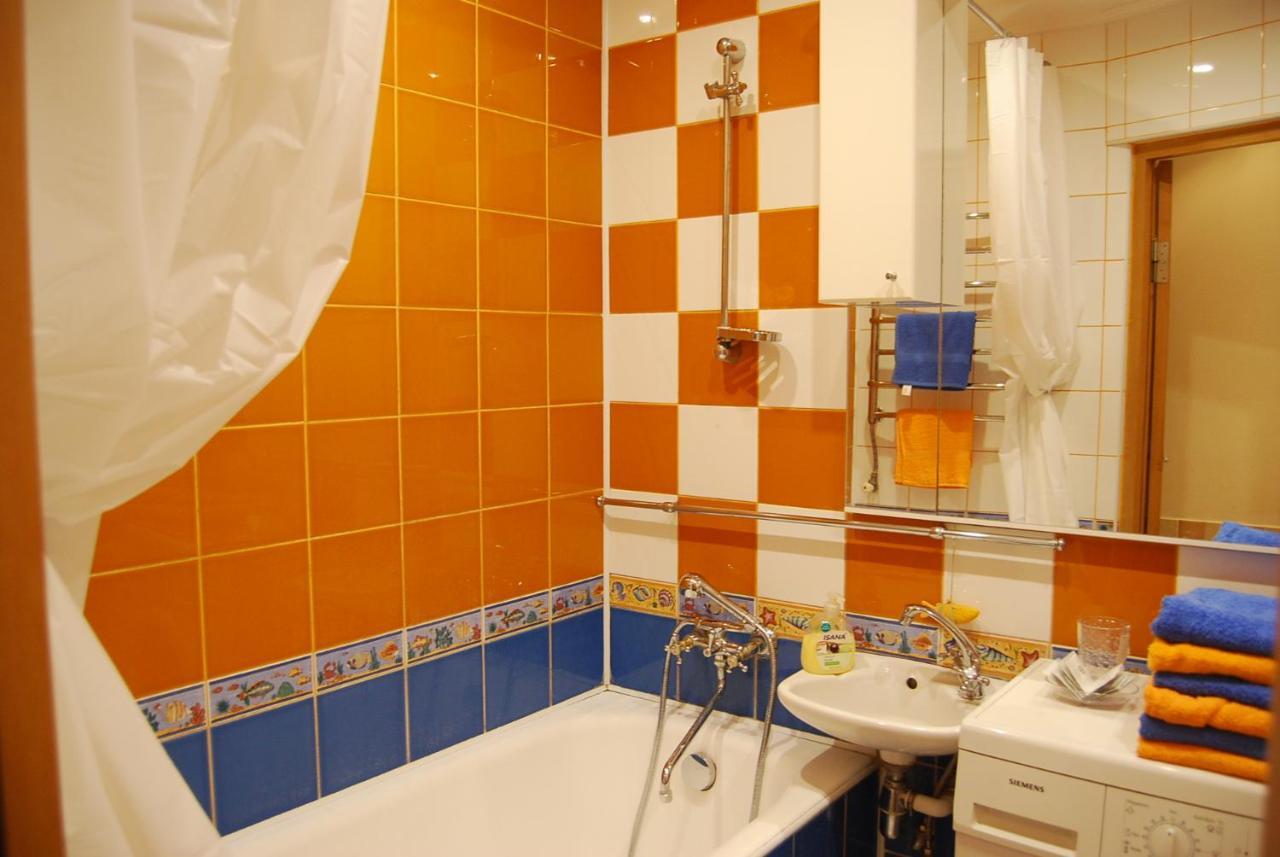 Three Bedroom Stepana Bandery Street รีฟเน ภายนอก รูปภาพ